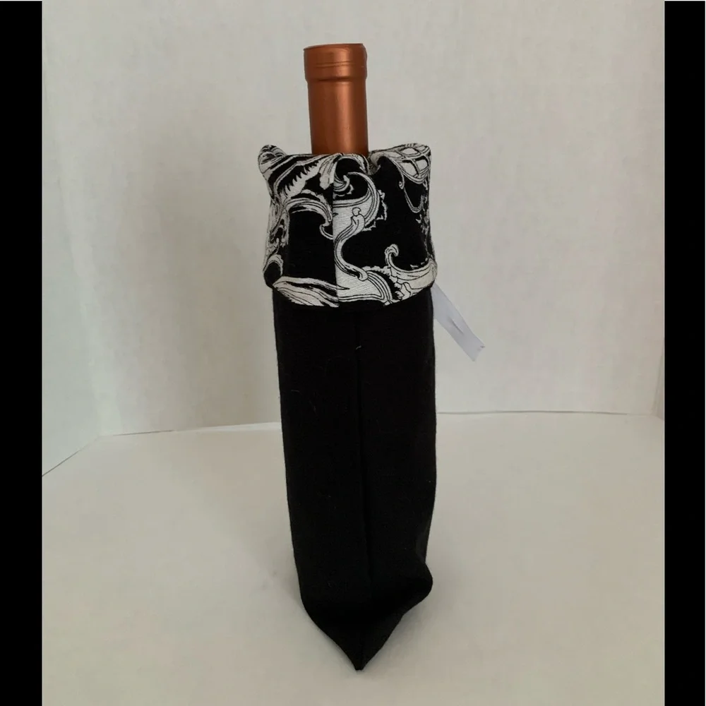 Paisley Cloth Ribbon Tied Wine Bottle Holder Tote Sleeve Black White